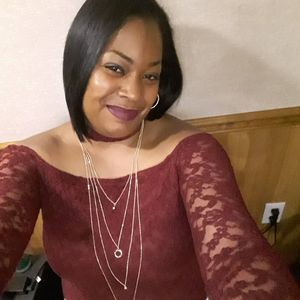 Meet your Posher, Dee dee